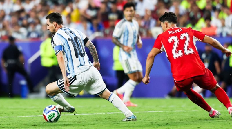 Argentina sofre, supera a Suíça na prorrogação e vai à semifinal