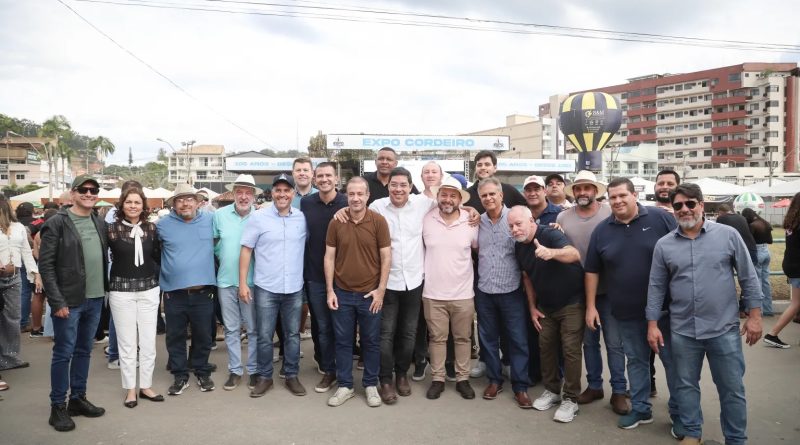 Douglas Ruas apresenta plano para estradas e turismo durante a Expo Cordeiro