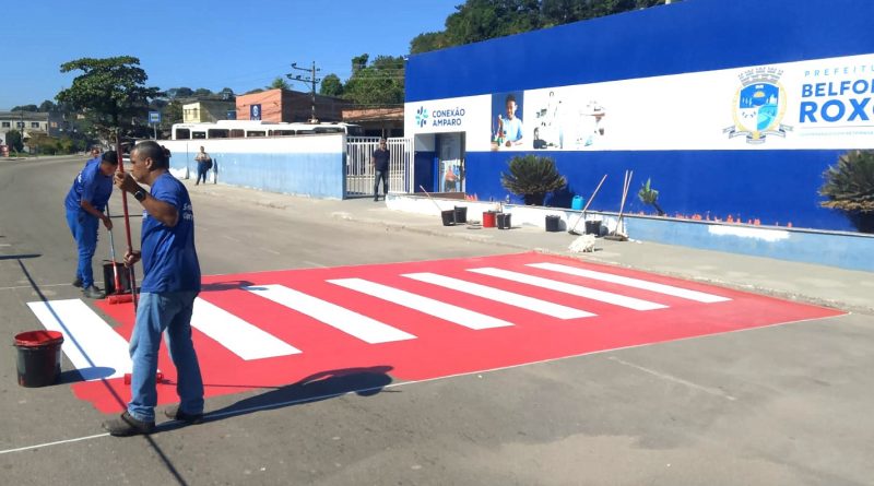 Secretaria Transportes de Belford Roxo reforça sinalização viária na Avenida Joaquim da Costa em Santa Marta fortalecendo a segurança para condutores e pedestres
