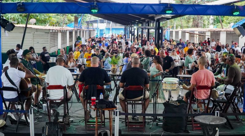 São Gonçalo recebe programação cultural com teatro e samba neste final de semana