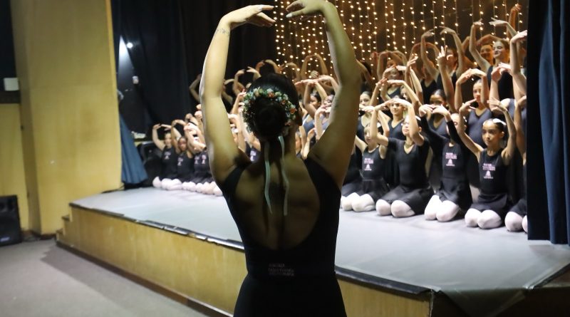 1ª Mostra de Ballet Clássico: Espetáculo Variações encanta o público da Casa de Cultura de Teresópolis