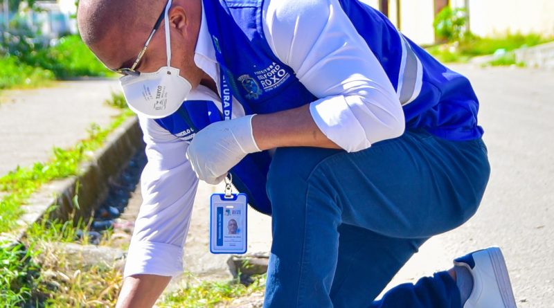 Belford Roxo realiza ação de combate a roedores e ao mosquito da dengue no canal Maxambomba