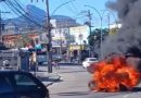 Criminosos usam pneus em chamas e ônibus como barricadas na Gardênia Azul