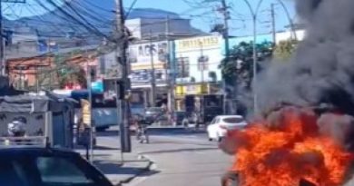 Criminosos usam pneus em chamas e ônibus como barricadas na Gardênia Azul