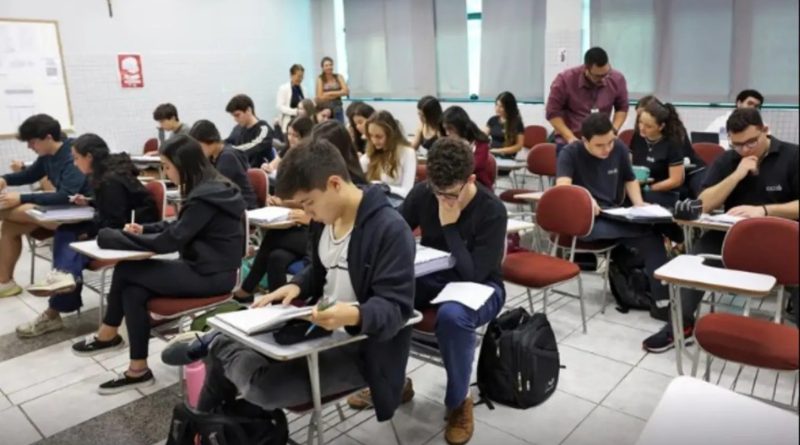 Senado aprova educação financeira obrigatória nas escolas e amplia ensino sobre impostos e previdência