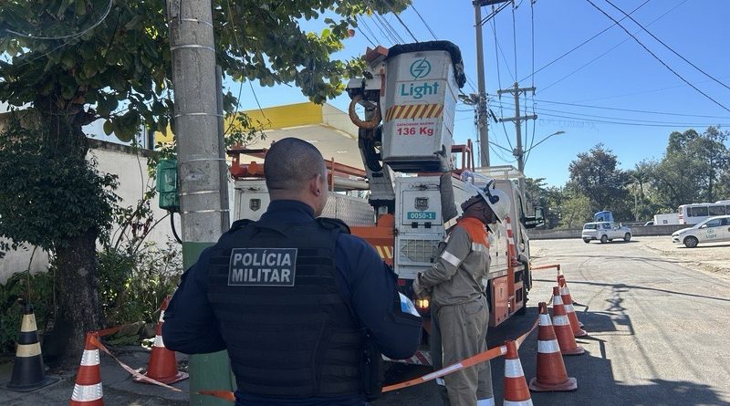 Operação da Light contra furto de energia regulariza 218 instalações na Zona Norte do Rio