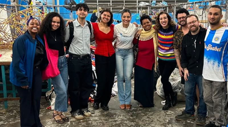 Alunos de Harvard fazem imersão cultural no barracão da Vila Isabel
