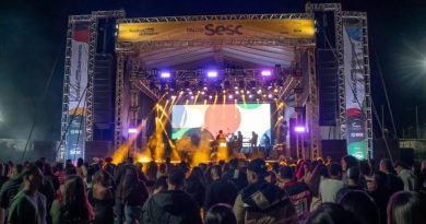 Festival Sesc de Inverno reúne 13 mil pessoas na Praça Tia Uia, em Búzios