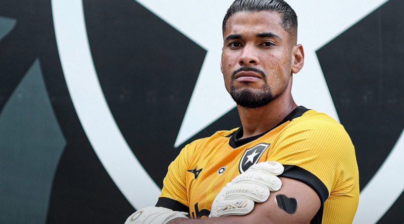 Botafogo anuncia a contratação de ex-goleiro do Athletico-PR