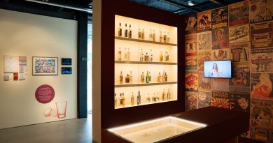 “O Brasil na garrafa”: exposição na Casa Firjan celebra símbolo da brasilidade e do sucesso da indústria fluminense