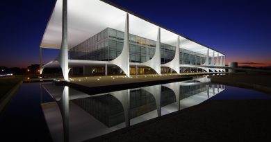 Em reunião no Palácio do Planalto, Stellantis informa investimento de R$ 30 bilhões no Brasil, entre 2025 e 2030, e ampliação de empregos&nbsp;