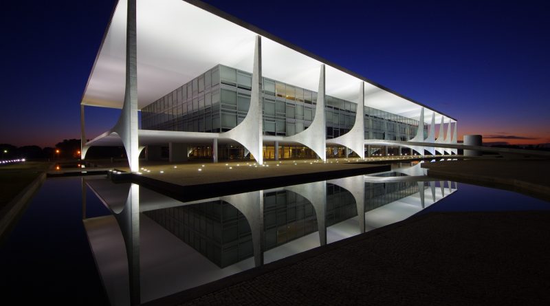 Em reunião no Palácio do Planalto, Stellantis informa investimento de R$ 30 bilhões no Brasil, entre 2025 e 2030, e ampliação de empregos&nbsp;
