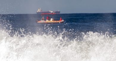 Bombeiros buscam por turista goiano arrastado pelo mar de Copacabana