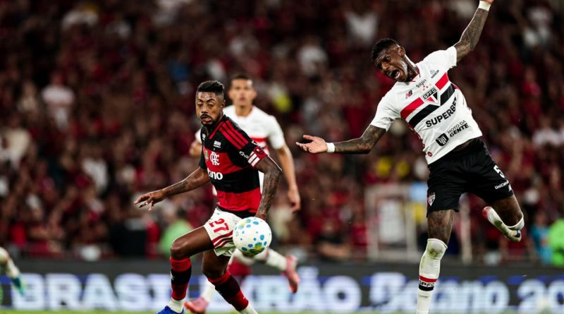 Flamengo tem gol anulado na reta final e fica no empate com São Paulo