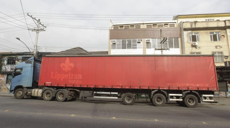 PM recupera carreta com carga avaliada em R$ 147 mil na Linha Amarela