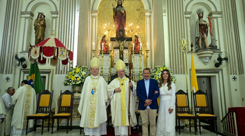 Campos: Prefeito prestigia celebração dos 15 anos de Dom Roberto à frente da Diocese