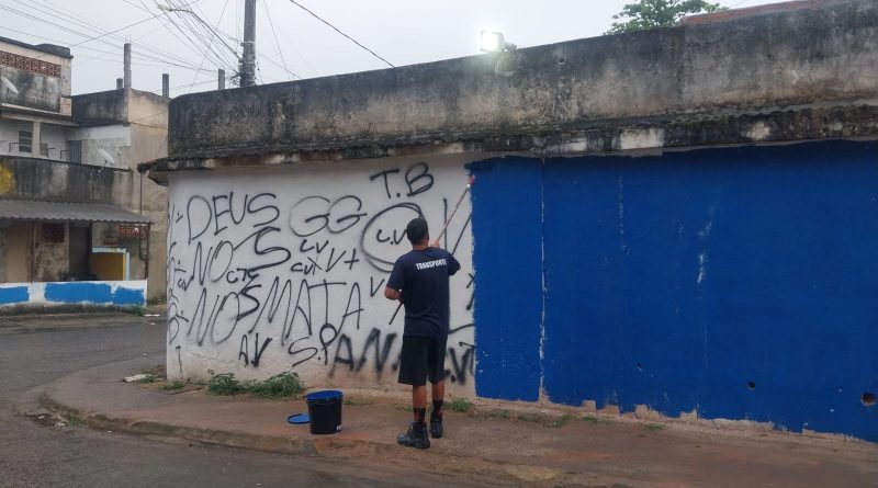 Secretaria Municipal de Transportes realiza Choque de Ordem para remoção de pichações de facções criminosas em Nova Aurora