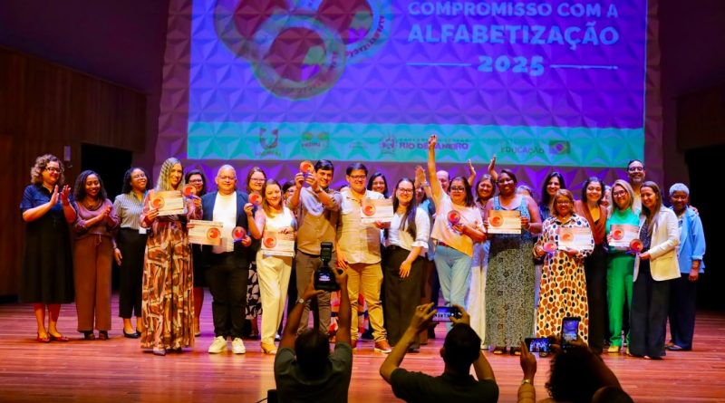 Destaque no país: Mangaratiba recebe Selo Nacional Compromisso com a Alfabetização