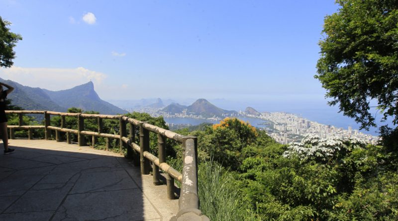 Helicóptero cai na região da Vista Chinesa