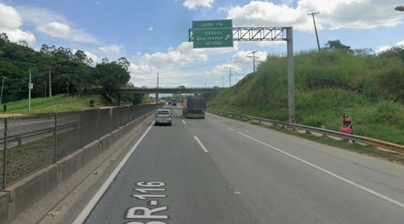 Acidente envolvendo caminhão interdita Via Dutra