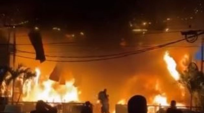 Incêndio de grandes proporções atinge bar na Barra da Tijuca