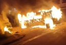 Ônibus é incendiado por criminosos na Taquara