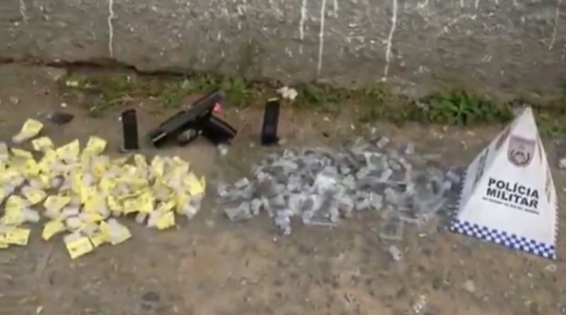 Operação na Chatuba resulta em duas prisões e apreensão de arma e entorpecentes em Mesquita