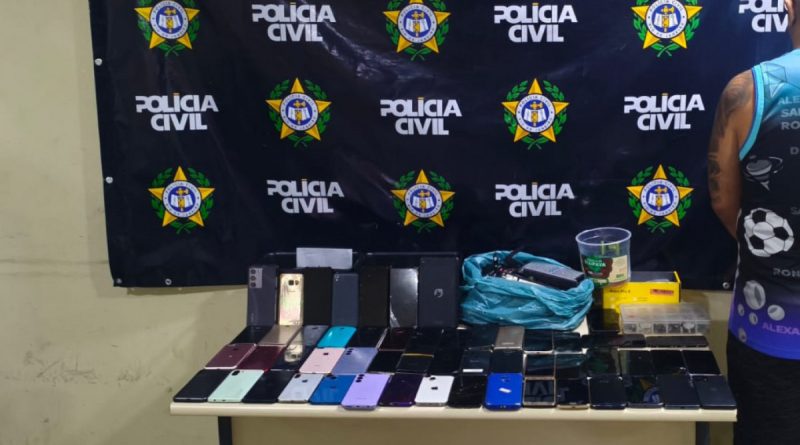 Comerciante é preso suspeito de manter celulares roubados em loja