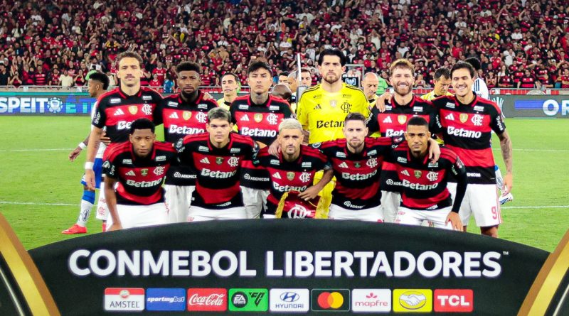 Flamengo toma susto, mas vence Cruzeiro e avança na Libertadores