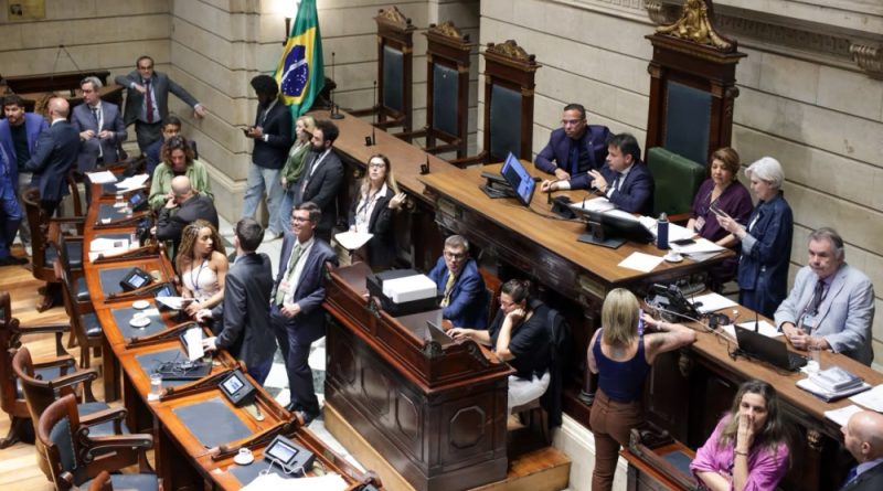 Em sessão ordinária, Câmara derruba vetos do Poder Executivo