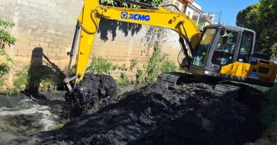 Prefeitura de Três Rios amplia capacidade de drenagem com desassoreamento de córrego na Vila Isabel