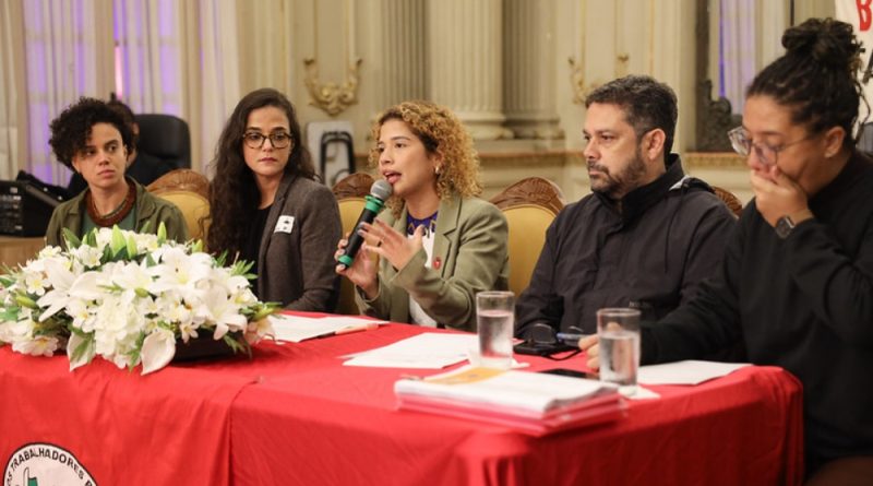 Câmara do Rio: Frente parlamentar da Câmara entrega abaixo-assinado ao Executivo pela tarifa zero para estudantes