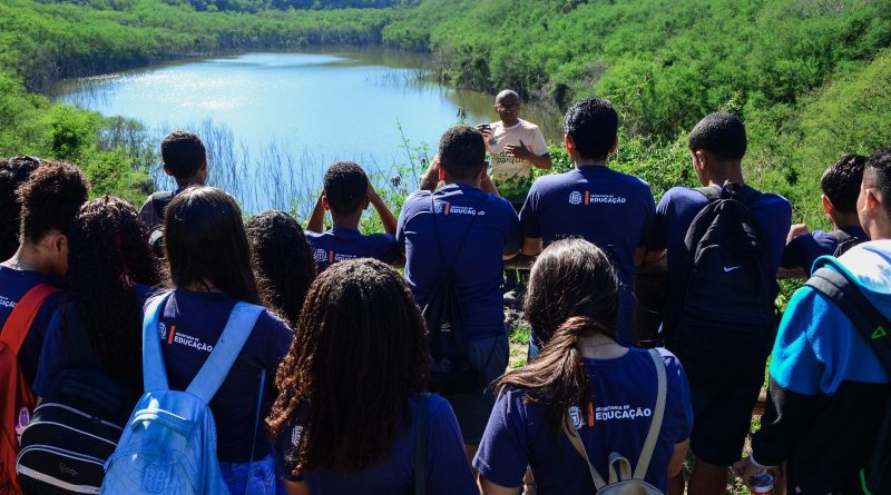 Itaboraí: Alunos da rede municipal participam de passeio educativo no Parque Paleontológico