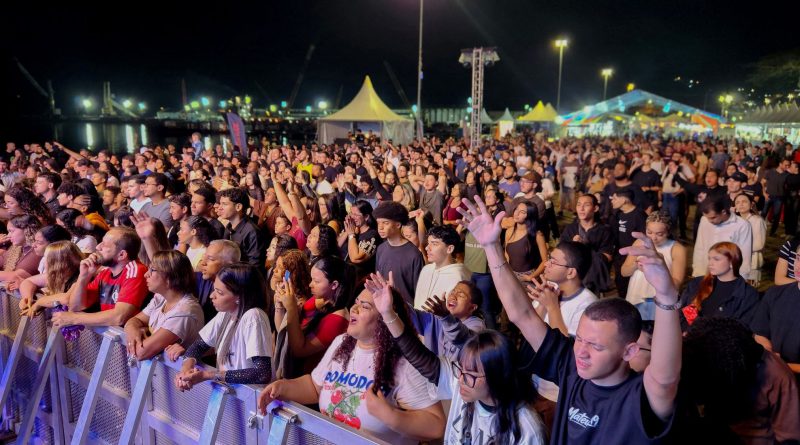 Angra dos Reis: Mês da Juventude começa com noite de louvor e adoração no Cais Santa Luzia