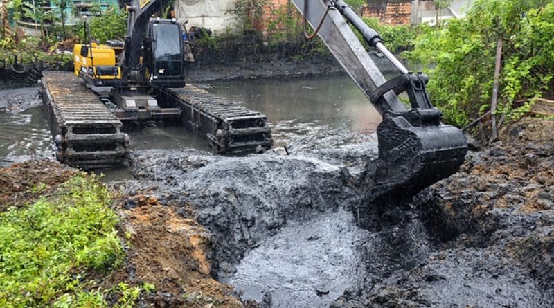 Prefeitura de Angra inicia desassoreamento do Rio Morto, na Vila Nova