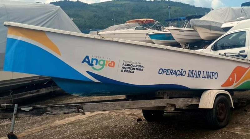 Angra inicia ação para retirada diária de resíduos do mar da orla central