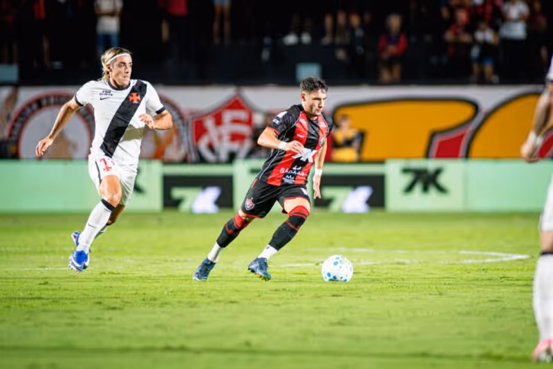 Vasco x Vitória: onde assistir, escalações e arbitragem