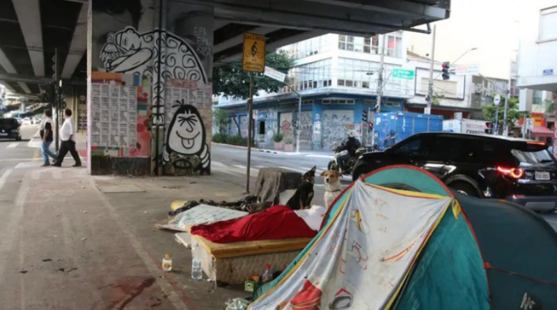 Disque 100 faz capacitação sobre atendimento à população em situação de rua