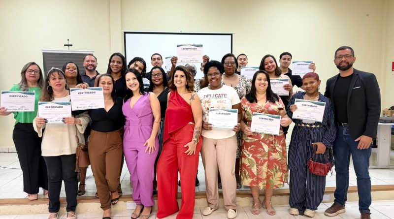 Itatiaia: Projeto capacita realiza formatura de cursos de qualificação profissional na área da beleza
