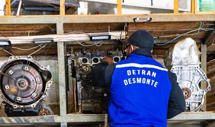 Operação do Detran RJ fecha ferro-velho irregular e apreende peças de carros roubados em Teresópolis