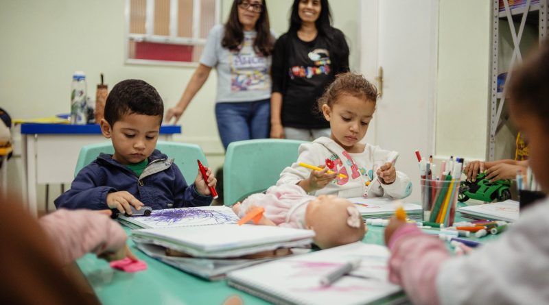 Maricá oferece acolhimento noturno para crianças nas escolas municipais