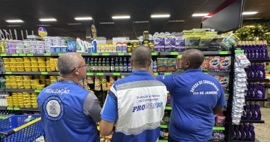 Mais de 950 quilos de alimentos impróprios para o consumo são apreendidos em Duque de Caxias