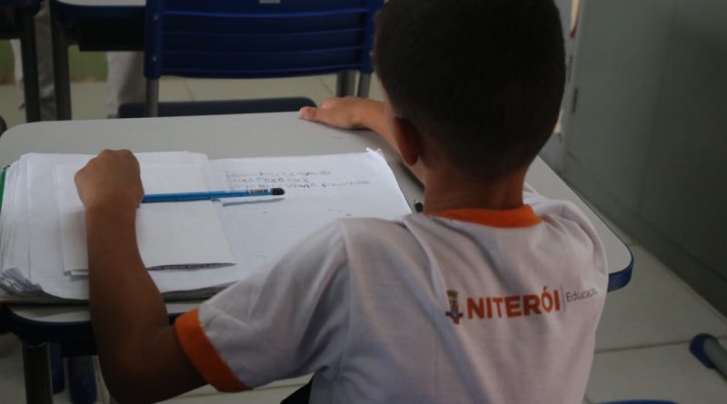 Niterói avança no Ideb e fica entre os municípios de grande porte que mais cresceram no país