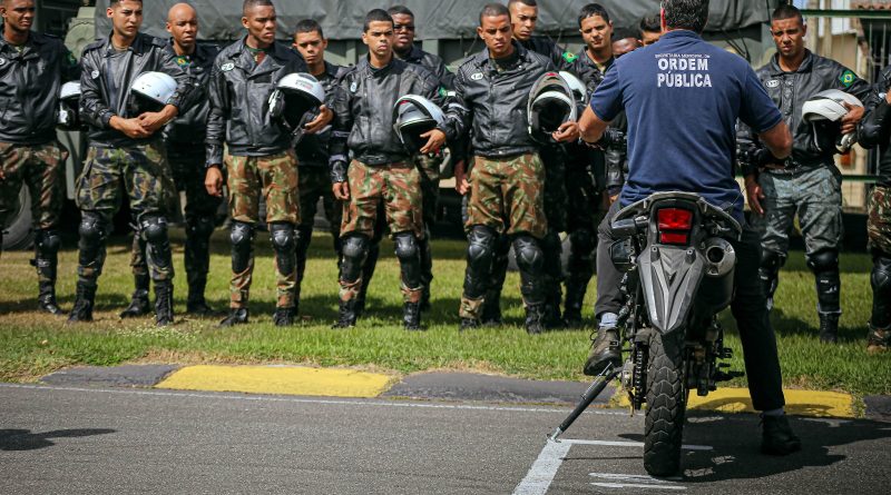 Ordem Pública de Volta Redonda capacita militares do Exército em curso de batedor