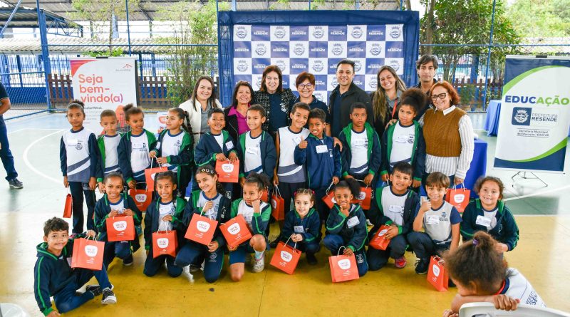 Prefeitura de Resende beneficia mais de 230 crianças da rede municipal de ensino com distribuição gratuita de óculos