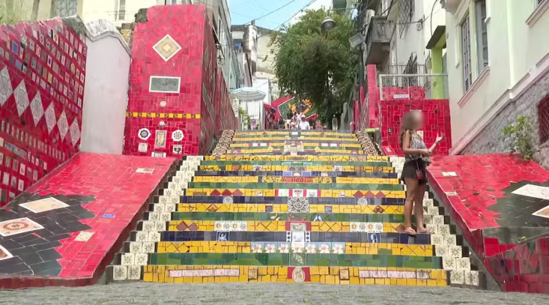 Tiroteio na Lapa assusta turistas e atinge van perto da Escadaria Selarón