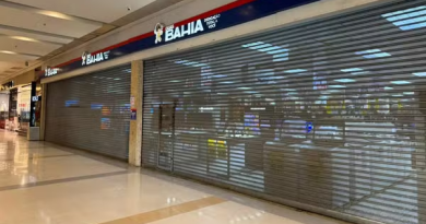Casas Bahia demite 3 mil funcionários e fecha quase 300 lojas em agosto; entenda