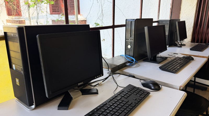 Prefeitura recebe computadores da Unifase para casas da Acolhida de Petrópolis