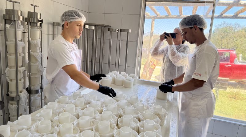 Prefeitura promove visita técnica para fortalecer produção de queijos em Resende