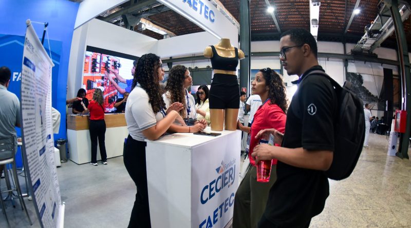 Faetec apresenta projetos para controlar estresse em cães e quedas de idosos